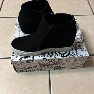 Tried once new wedge booties with zipper size 8 women